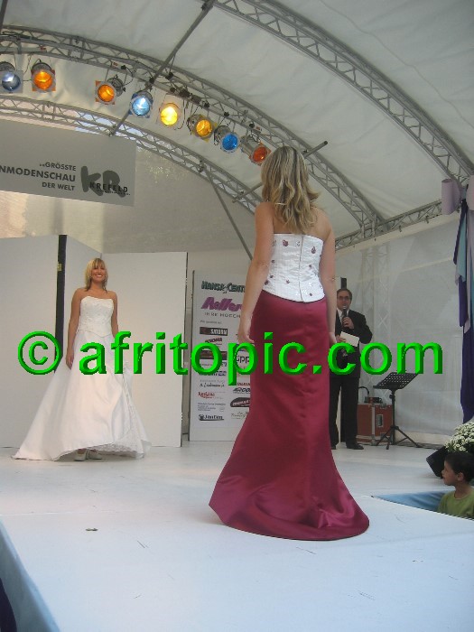 ../Images/Krefeld-Strssenmodenschau-2005 469.jpg